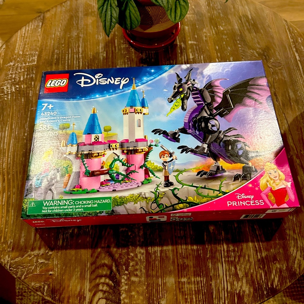 Disney LEGO Maleficent’s Dragon Form and Aurora‘s Castle (43240)